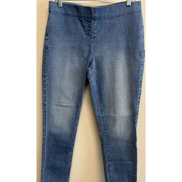 NYDJ Pull-On Straight-Leg Jeans with Side Slits- Cooper Reg size 6 light wash - Picture 10 of 10